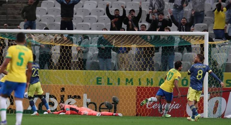 Lucas Paquet bateu cruzado para marcar o único gol do Brasil no jogo