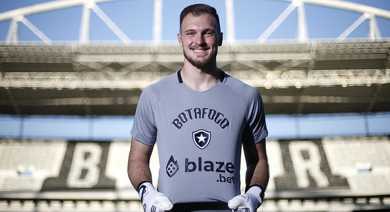 Lucas Perri assinou com o Botafogo até o fim de 2025