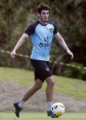 Lucas Piazon em atividade do Botafogo no CT Lonier