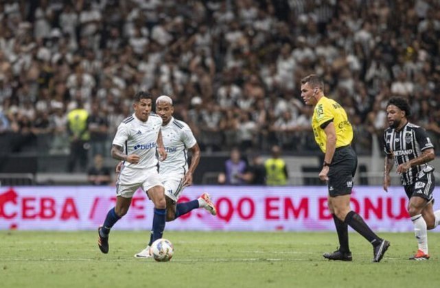 LUCAS ROMERO - Protegeu bem a defesa pelo meio e foi bem na saída de bola. NOTA: 6,0 - Foto: Staff Images / Cruzeiro