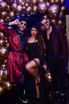 Lucas Selfie, Ingrid Ohara e Lipe Ribeiro posaram juntos na festa de MC Mirella