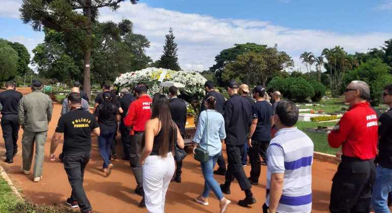 Cortejo para sepultamento de Lucas Valença, o hipster da Federal
