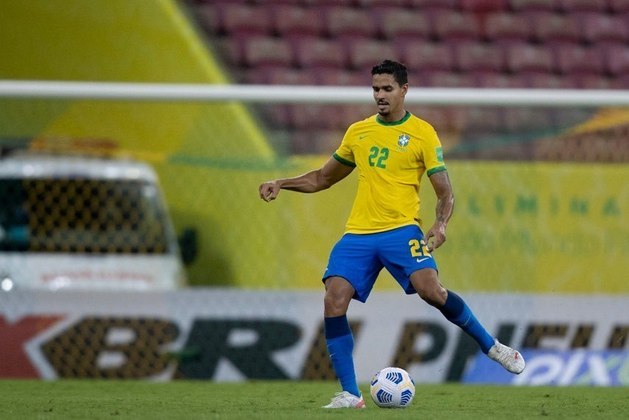 Lucas VeríssimoVeríssimo saiu do Santos consolidado como um dos melhores zagueiros do Brasil. No Benfica, teve uma lesão séria e não voltou a ter oportunidades na seleção. É mais um zagueiro que briga pelas últimas vagas no Catar