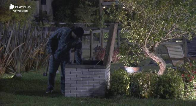 O peão perdia o sono durante a madrugada e ia cortar lenha na área externa