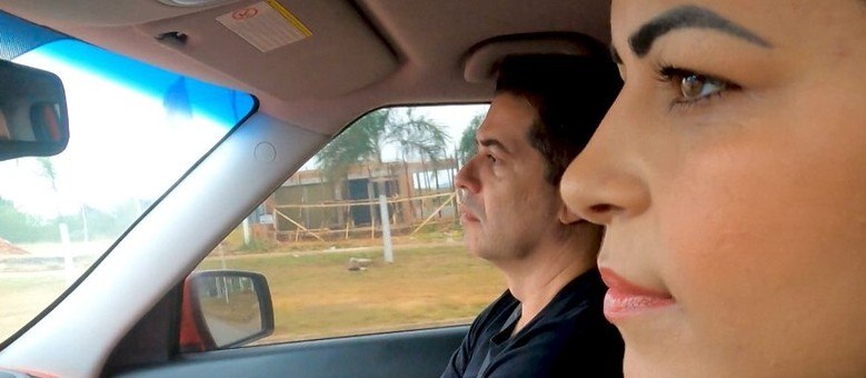 O repórter Rogério Guimarães e Lucélia, no reencontro (Reprodução)