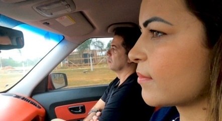 Lucélia Rodrigues e o Rogério Guimarães, ao fundo, no documentário "Lucélia"