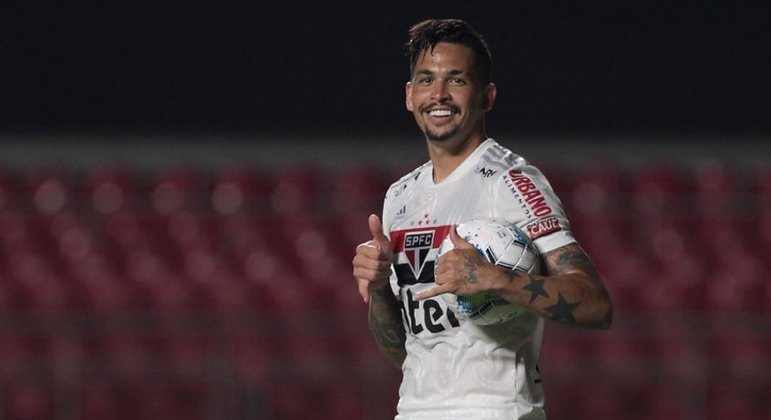 Luciano marcou dois gols e trouxe alívio ao São Paulo. Sem risco de rebaixamento