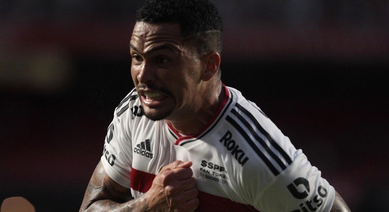 Luciano comemora o primeiro gol com a camisa do São Paulo na temporada