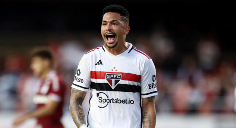 Luciano comemora lance na partida entre São Paulo e Fluminense no Brasileirão