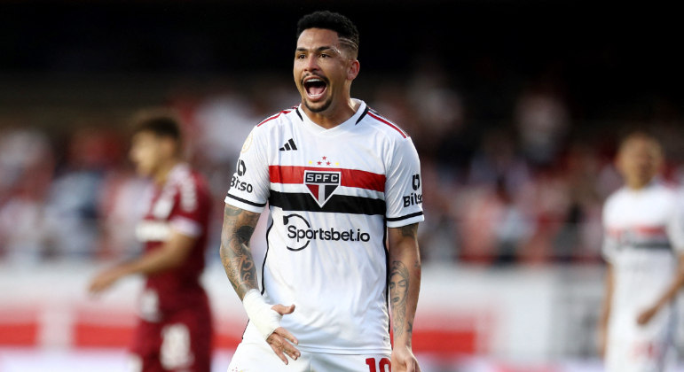 Luciano comemora lance na partida entre São Paulo e Fluminense no Brasileirão