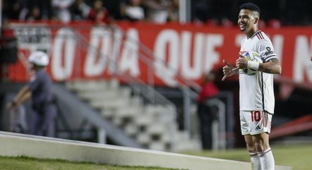 Luciano comemorando gol pelo São Paulo