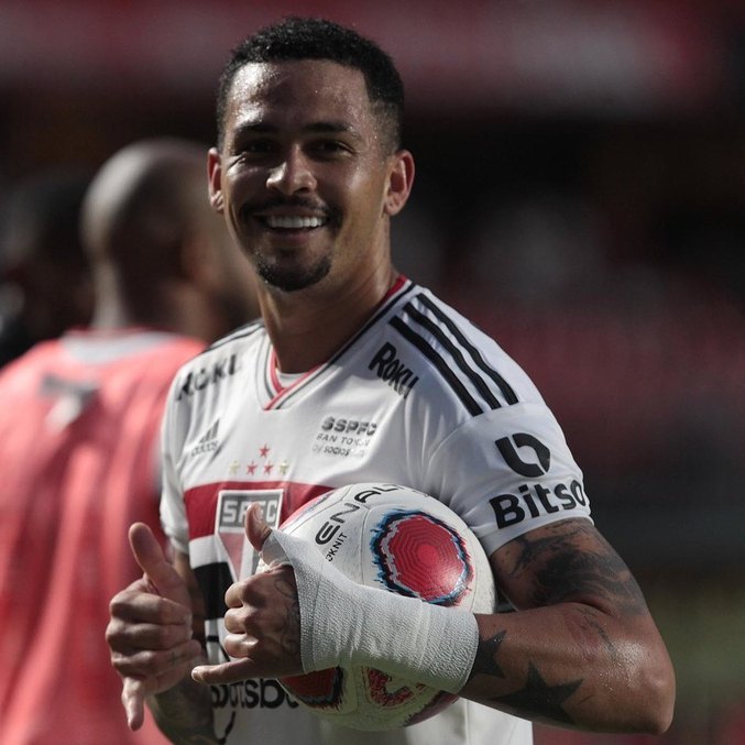 Atacante Luciano em partida pelo São Paulo