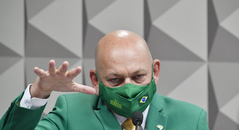 Hang negou acusações de senadores