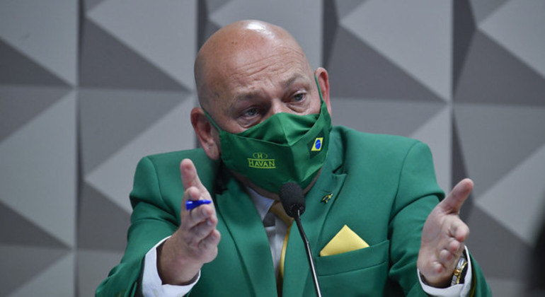 Ele alega crime de quebra de sigilo 