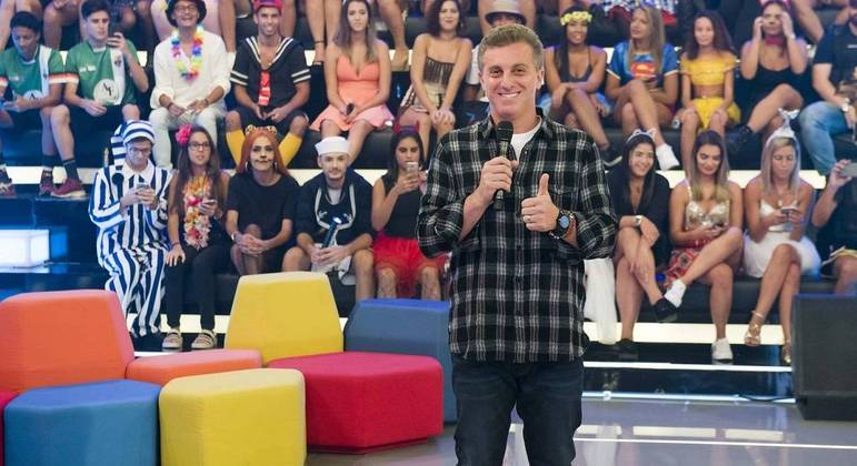 Luciano Huck vai renovar com a Globo e continuar apresentando seu programa