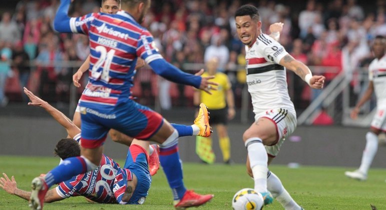 Luciano em partida contra o Fortaleza pelo Brasileirão