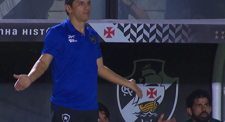 Lúcio Flávio sente a inexperiência no comando do Botafogo. Na reta final do Brasileiro, seu time fraqueja
