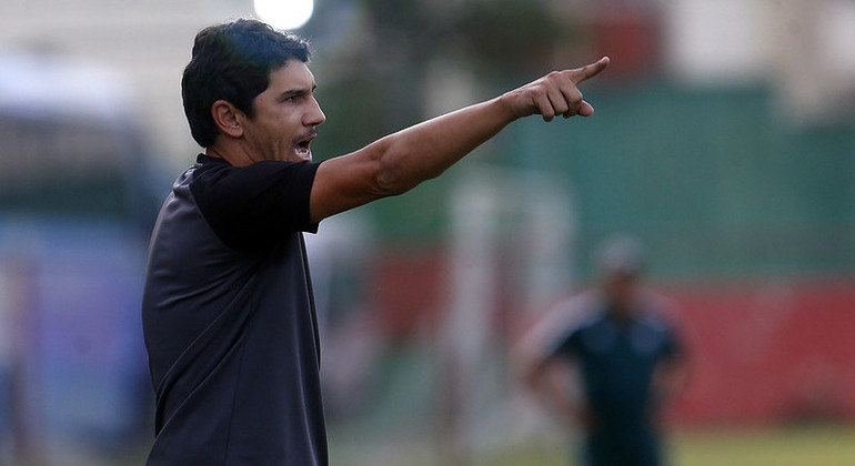 Lucio Flávio é o técnico da equipe B do Botafogo