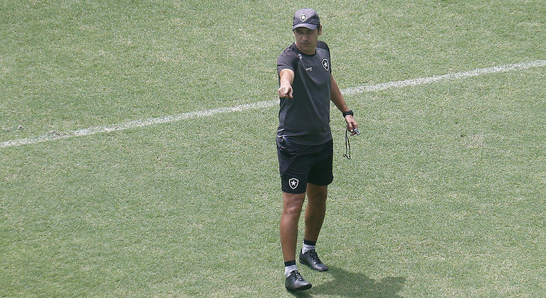 Lucio Flavio comanda a equipe B do Botafogo
