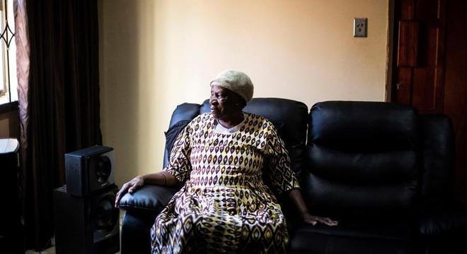 Lucy, 87, teme o coronavírus: 'Tenho medo porque não sei o que vai acontecer'