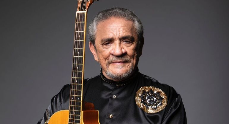 O cantor Zé Ramalho, um dos maiores músicos brasileiros, se apresentará no domingo (13) e cantará grandes sucessos como  'Chão de Giz', 'Sinônimos' e 'Mistérios da Meia-Noite'.