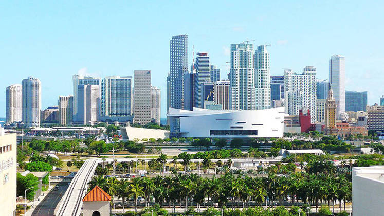 Lugar: Miami - País: Estados Unidos - Descrição: Localizada na Flórida, no sul dos Estados Unidos, o local é ótimo para quem curte praias e também compras com preços acessíveis. 