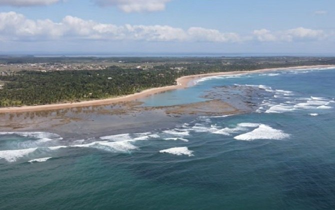 Lugar: Taipu de Fora - País: Brasil - Descrição: Um lugar com piscinas naturais e onde o turista consegue nadar entre corais e arrecifes.