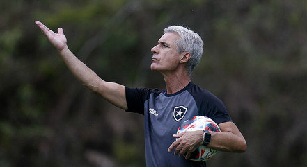 Luís Castro poupou titulares na Copa do Brasil