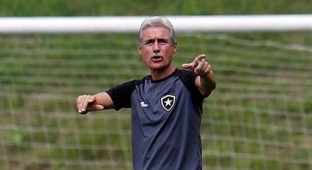Luis Castro adiou decisão sobre seu futuro