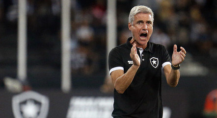 Luís Castro trocou o Botafogo pelo Al-Nassr
