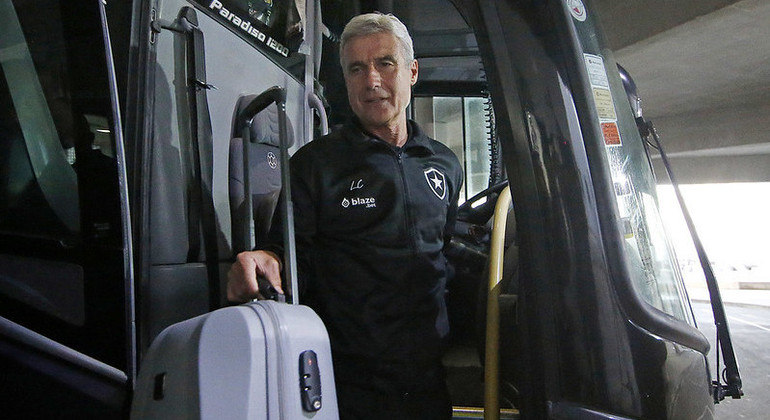 Luís Castro celebrou a vitória do Botafogo sobre o Coritiba