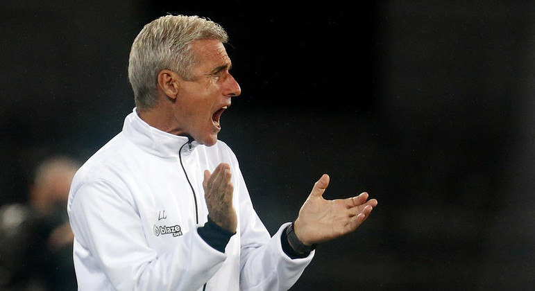 Luís Castro conheceu mais uma derrota em casa no comando do Botafogo