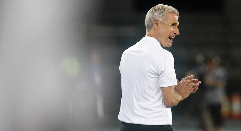 Luís Castro conseguiu boa arrancada com o Botafogo no Brasileirão