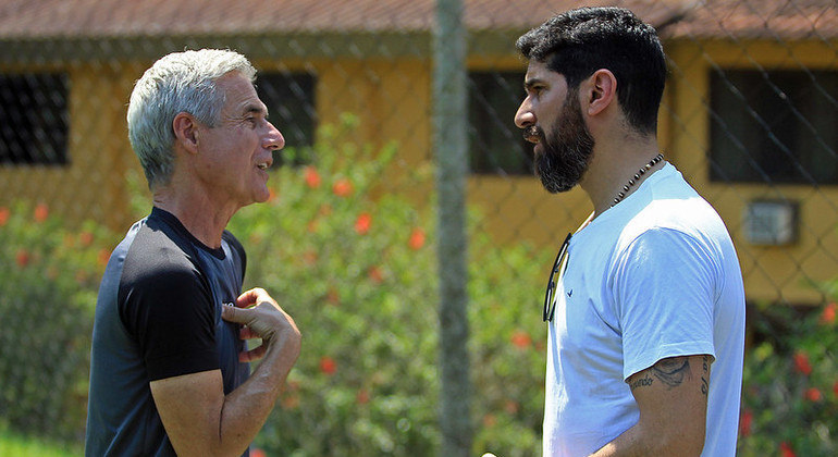 Luís Castro e Loco Abre conversaram no CT Lonier