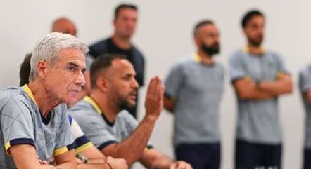 Técnico deixou o Botafogo, líder do Brasileirão, para assinar com Al-Nassr
