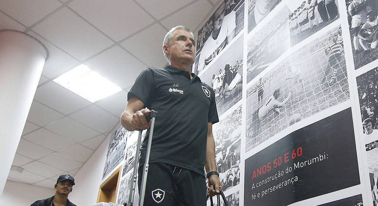 Luís Castro na chegada ao Morumbi