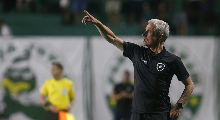 Luís Castro reencontrou o caminho das vitórias no comando do Botafogo