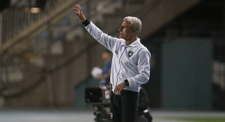 Luís Castro, técnico do Botafogo