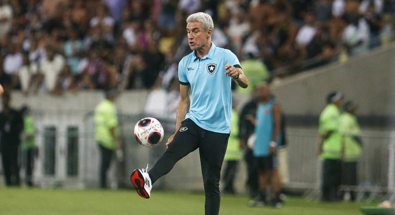 Luís Castro, técnico do Botafogo