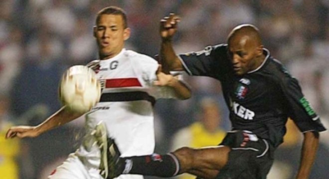 Luis Fabiano brilhou pelo São Paulo na Libertadores de 2004: oito gols marcados