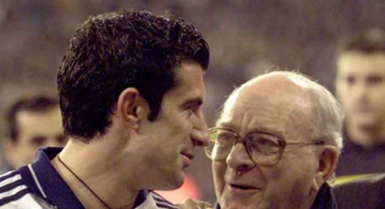 Luís Figo - Do Barcelona para o Real Madrid (2000) - Valor: €60 milhões - Indo diretamente de um rival para o outro, chegou à Madri com status de estrela e para ser o destaque da equipe