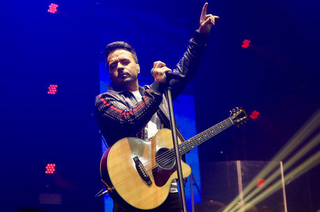 Fonsi diz que vai representar a música latina