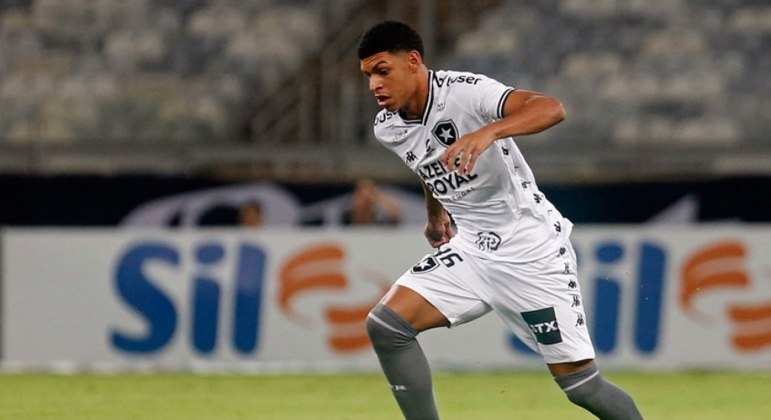 Luis Henrique surgiu nos profissionais do Botafogo no fim de 2019
