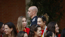 Federação Espanhola falsificou declaração de jogadora beijada à força por Luis Rubiales, diz site