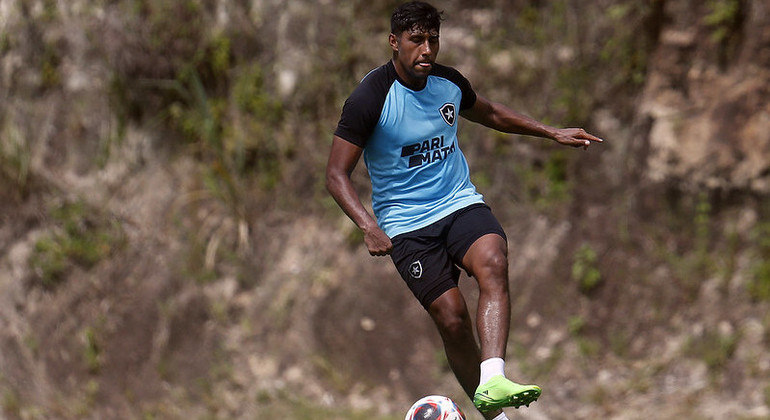 Luis Segovia é um dos reforços do Botafogo para 2023