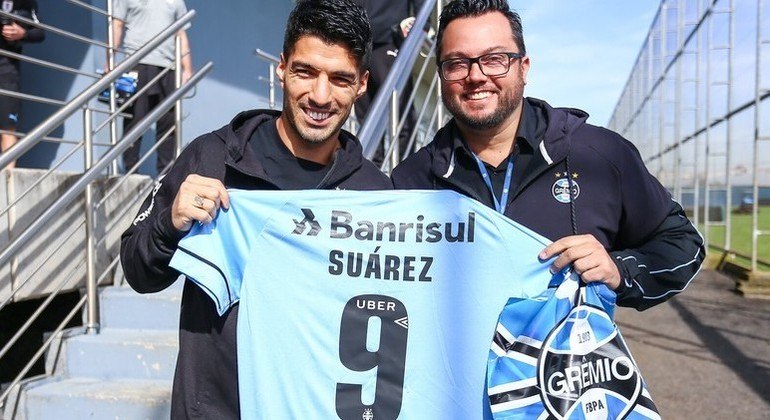 Luiz Suárez recebeu a camisa do Grêmio na Copa América, em 2019. Premonição?