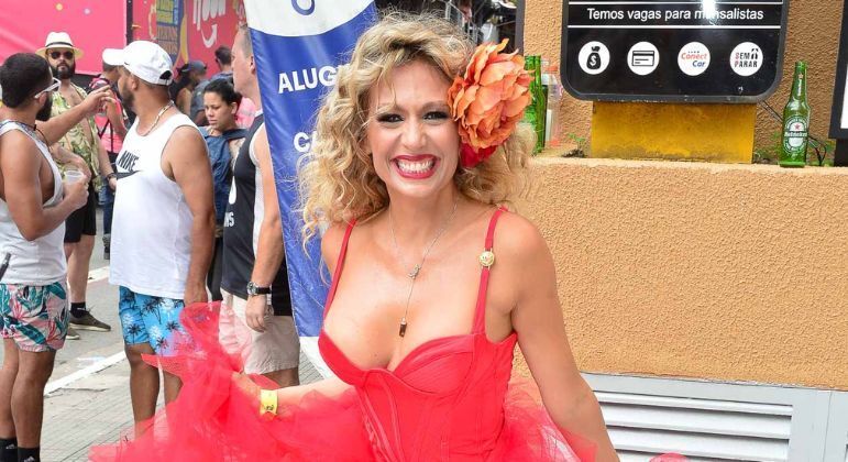 Luisa Mell critica uso de penas no Carnaval