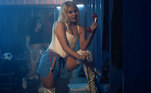 Com looks que lembram Britney Spears no auge da carreira, uma mistura de inocência e sensualidade, Sonza mostra que não está para brincadeira e deve continuar investindo em seu império pop 
