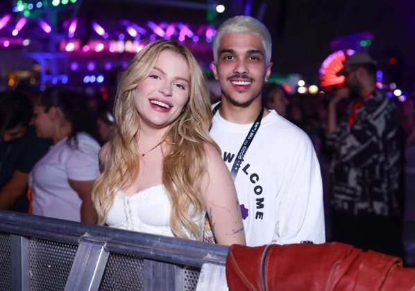 Os dois curtiram o restante dos shows do festival coladinhos na platéia