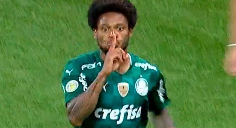 Luiz Adriano faz contrato com Palmeiras até os 36 anos; veja os números da  carreira